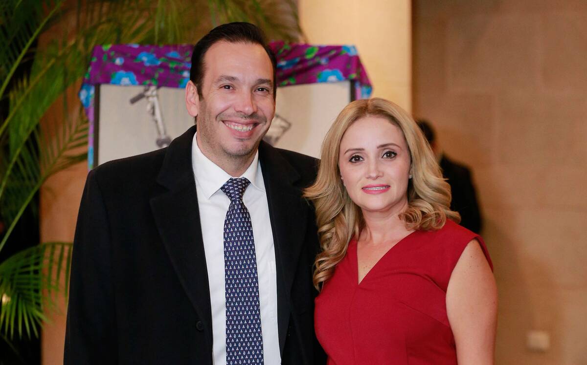 Alejandro Salinas y Andrea Chavira