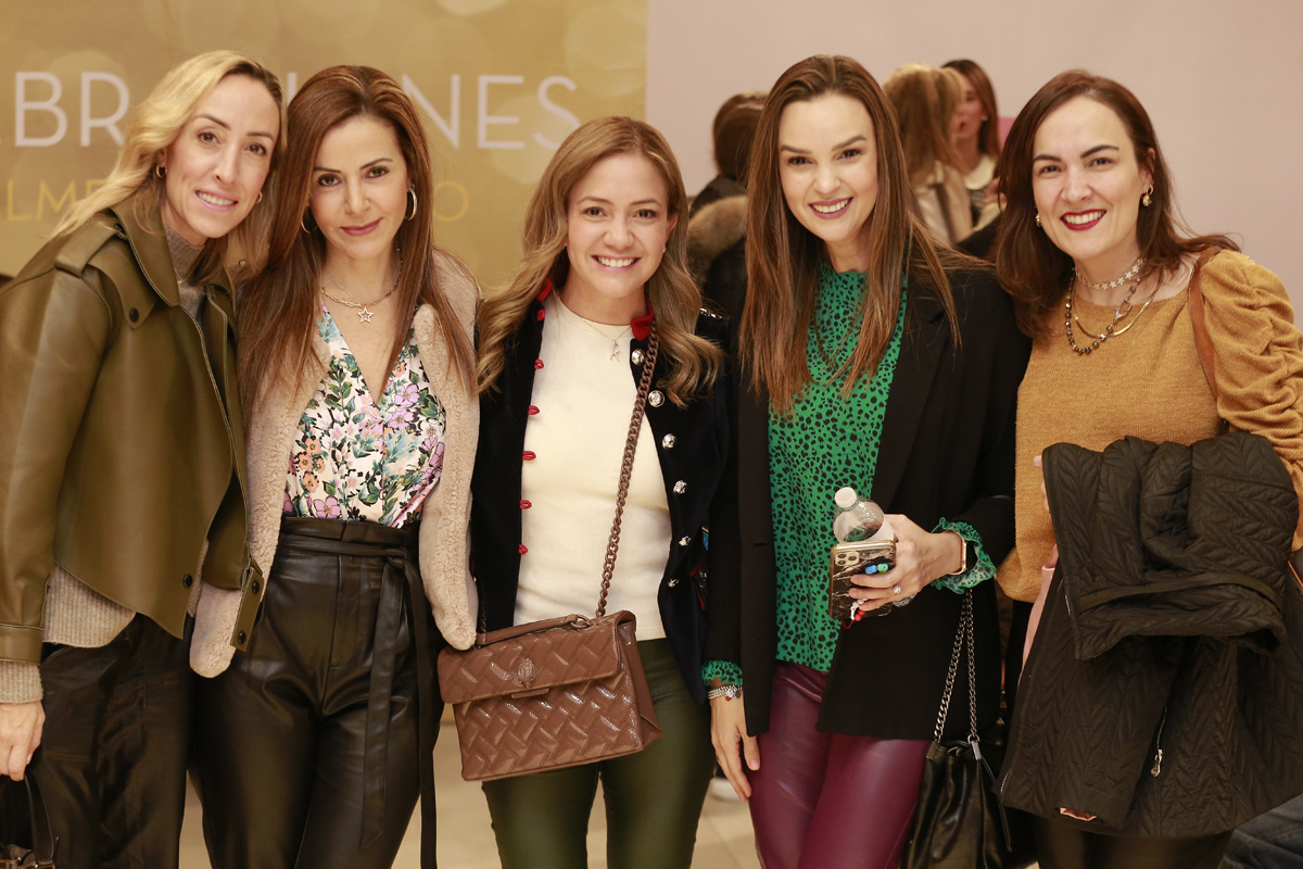 Caro Palma, Márgara Dueñes, Karina Salazar, Marcela Montalvo y Mariana Garza