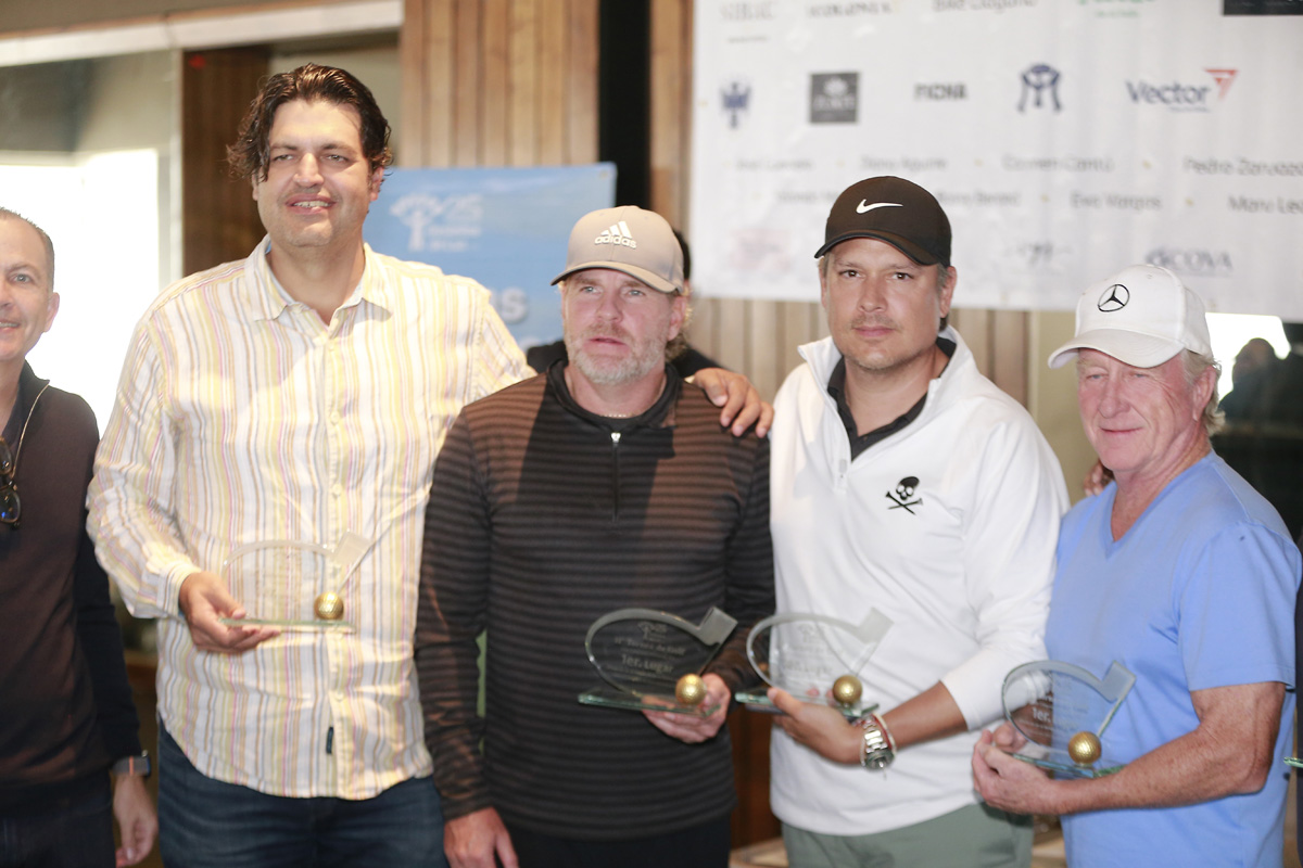 Guillermo Islas, Raúl Zapata, Roger Muller y Rich Muller