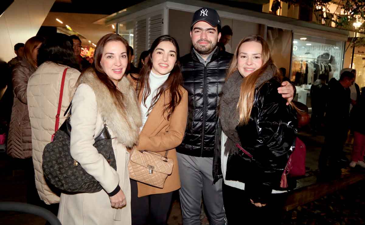 Magaly de Villarreal, Daniela Villarreal, Bernardo Garza y Valentina Salvador  / Fotos: Roberto Alvarado