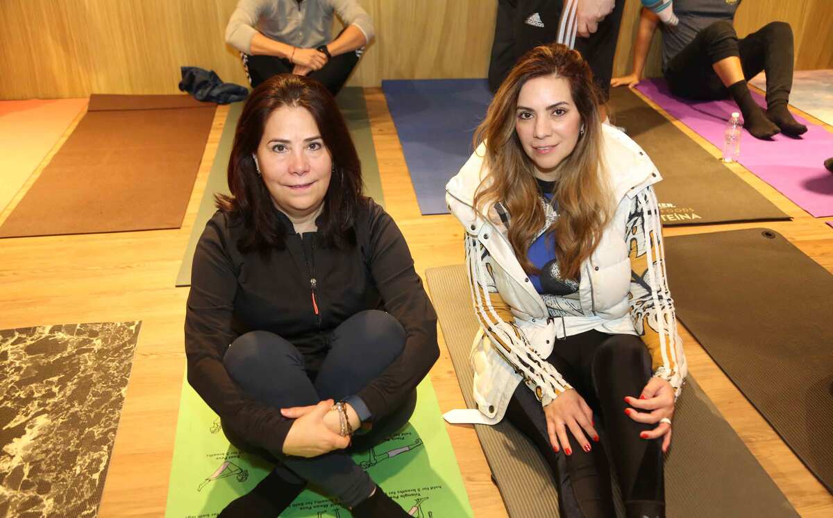 María Elena Salazar y Mayra Correa