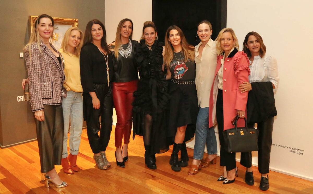 Paola junto a sus mejores amigas