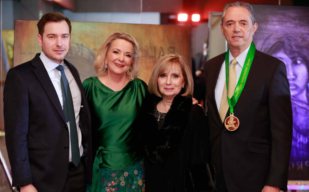 Rodrigo Antunez, Lourdes Cruz, Fernando Chavira y Carmen Elizondo