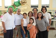 Arturo junto a su familia