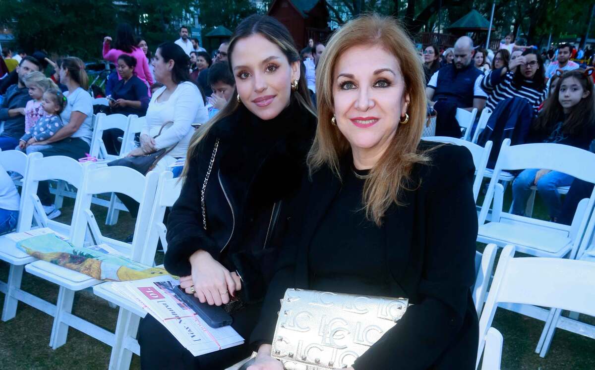 Carolina Cavazos y Magda de Cavazos