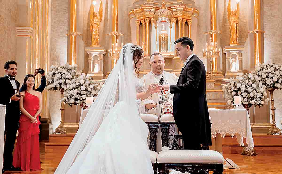 Cecilia Salinas y Diego Tejeda en la ceremonia religiosa / Fotos: Walter López Fotografía