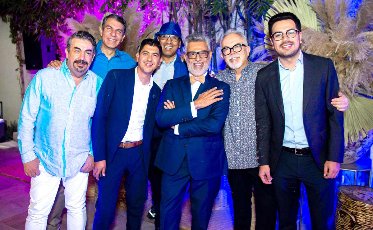 Con sus amigos foráneos