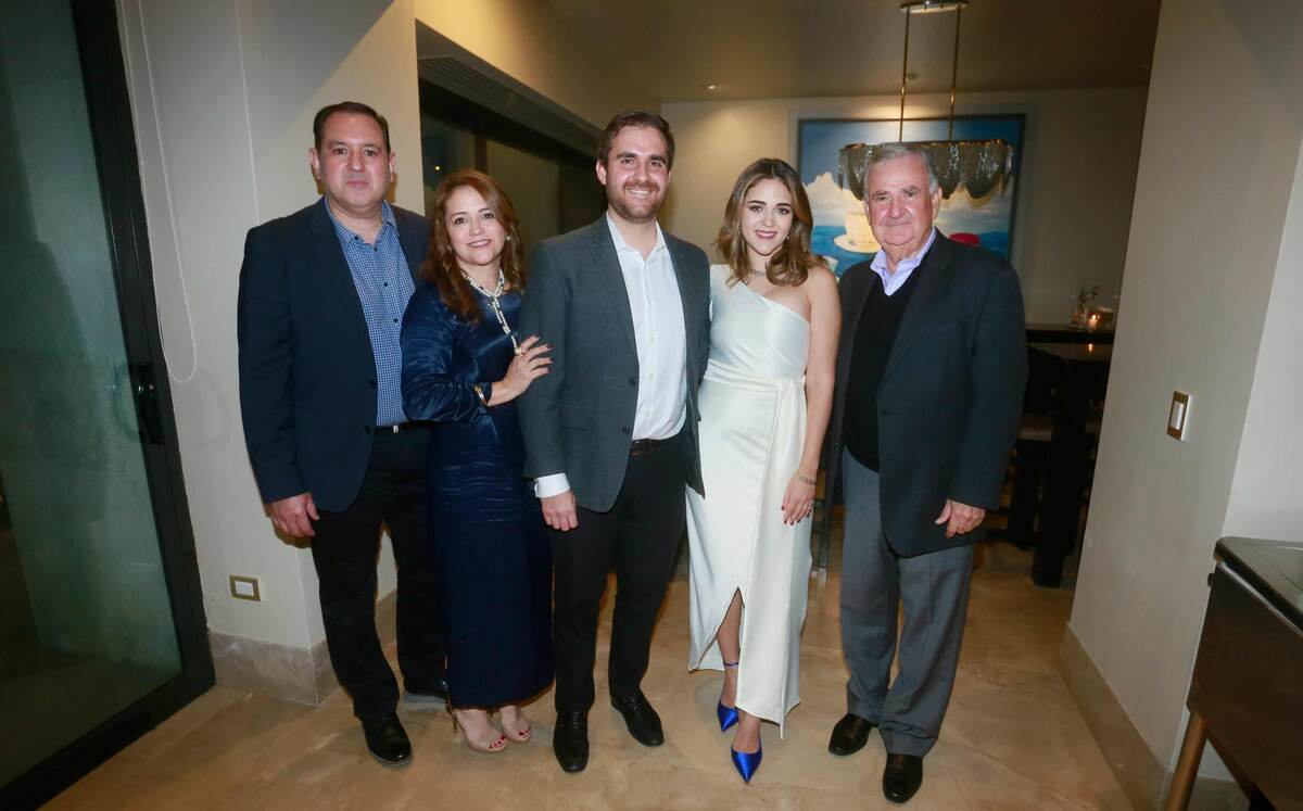 Francisco Fernández, Delia González de Fernández, Ale Lozano, Pau Fernández y Jorge Lozano
