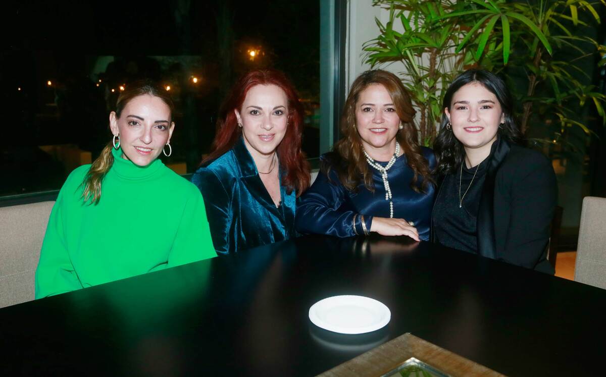 Irene Quiroga de Canales, Vicky de Yga, Delia González de Fernández y Delia Fernández