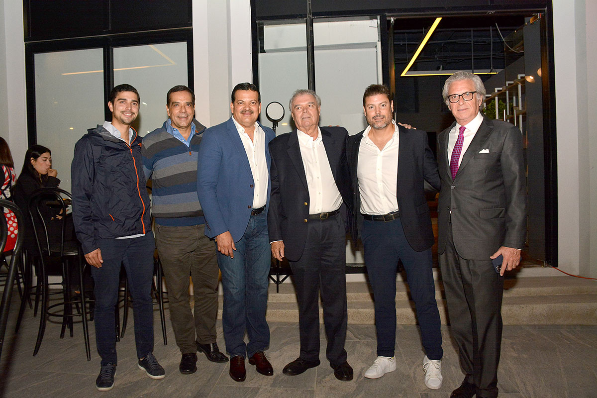 Juan Carlos Salcedo, Carlos Salcedo, Carlos Newton, Carlos Gallardo, Alejandro Gallardo, Álvaro Gallardo y Eduardo Núñez