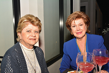 Rosy Cervantes y Elba Aguilar de Gallardo baja