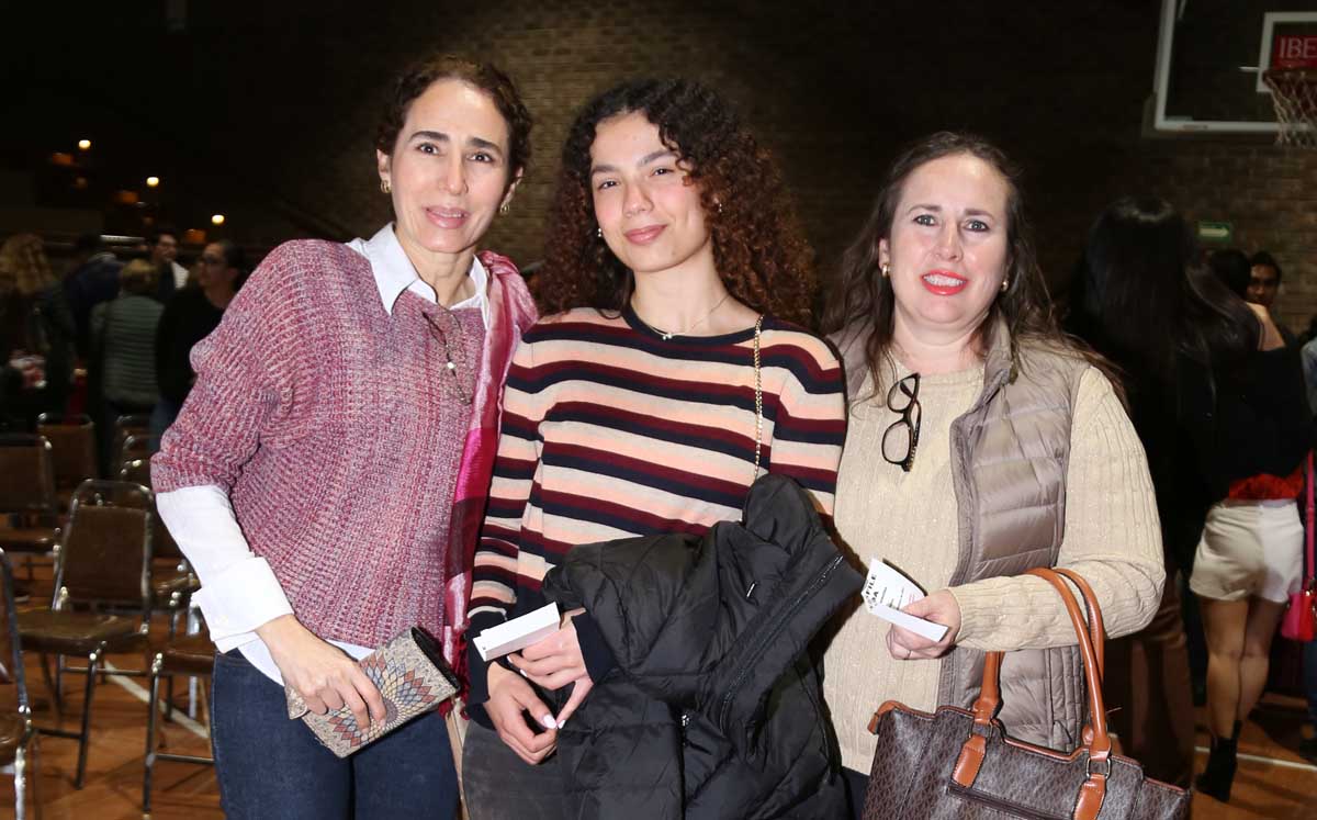 Claudia, Claudia y Alejandra