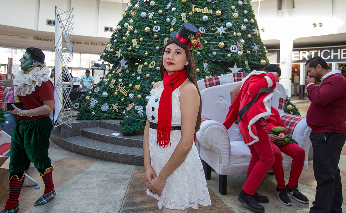 Celebran tradicional encendido del árbol en Las Plazas Outlet Lerma