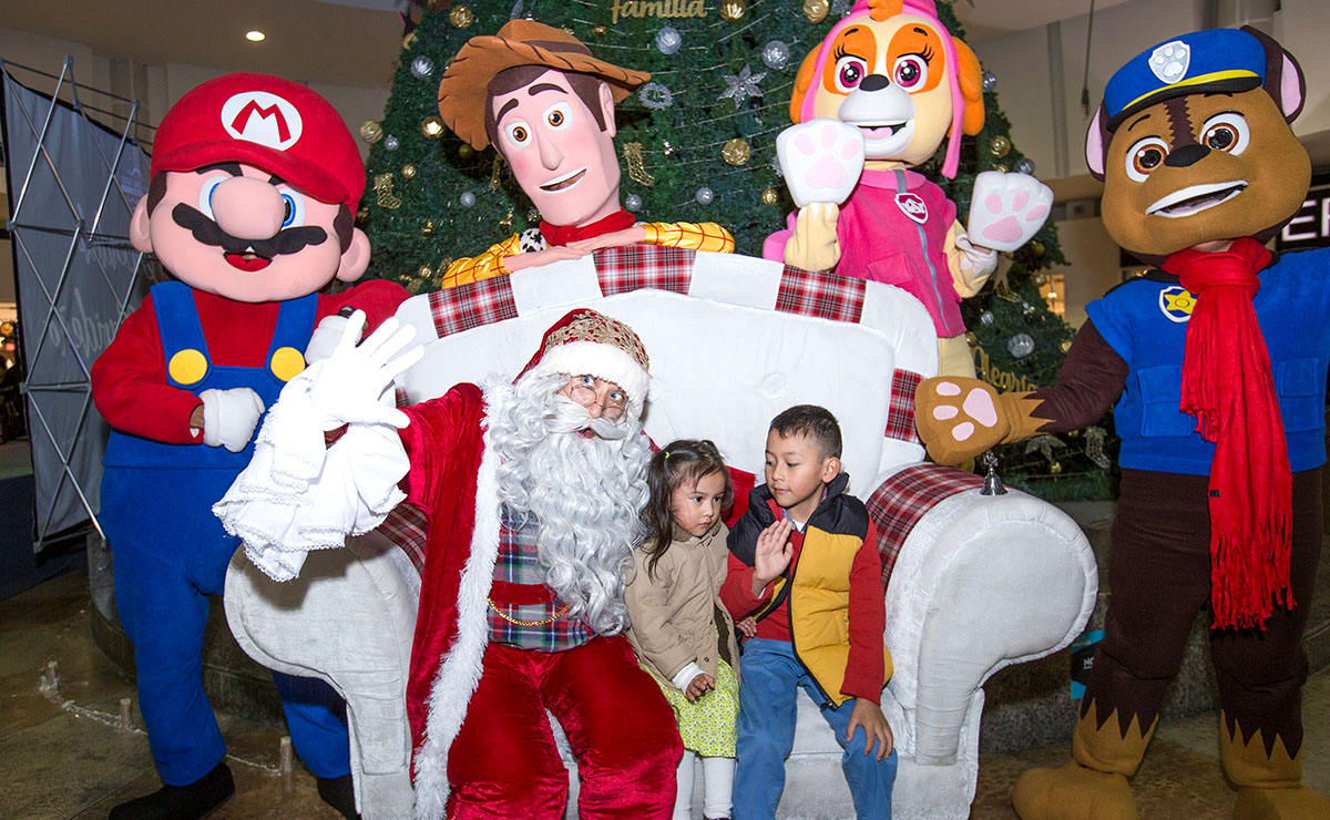 Celebran tradicional encendido del árbol en Las Plazas Outlet Lerma