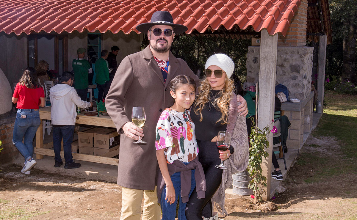 Edgar Carrillo, Mar Carrillo y Karly Aguileta