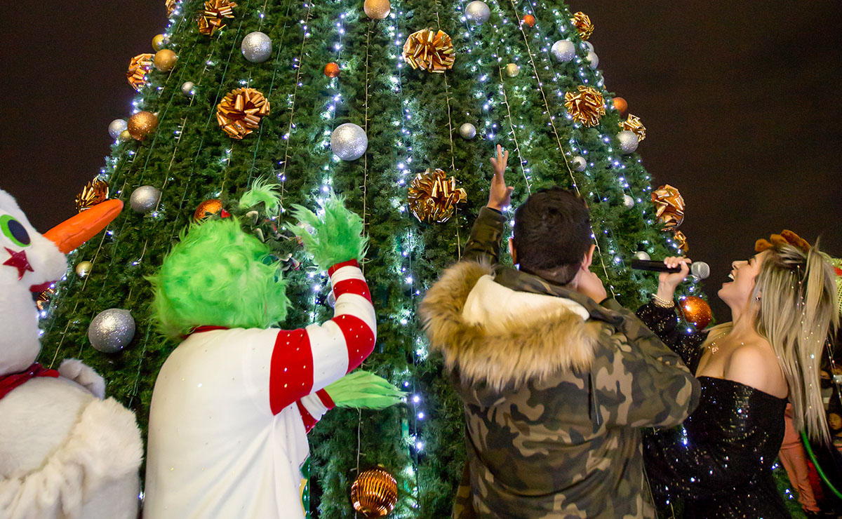 Encendido del árbol en Plaza Central