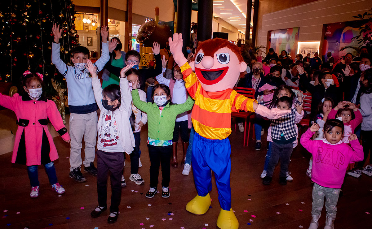 Encendido del árbol y show navideño en Patio Toluca