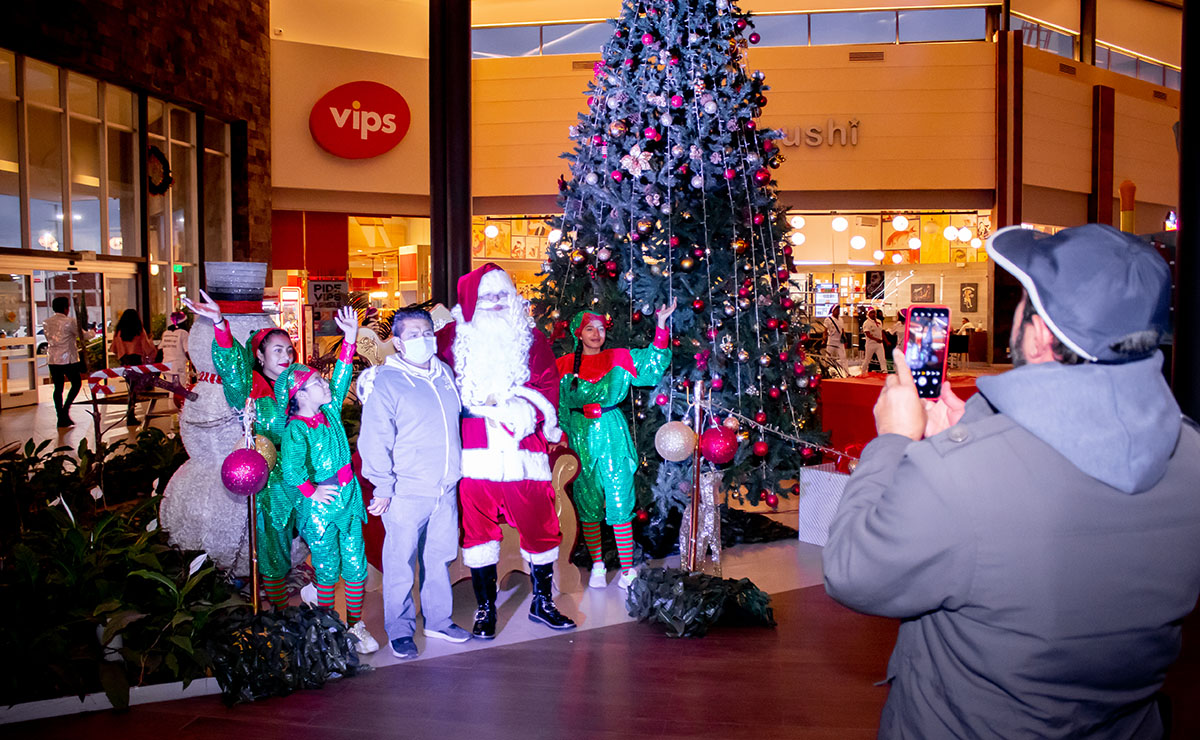 Encendido del árbol y show navideño en Patio Toluca