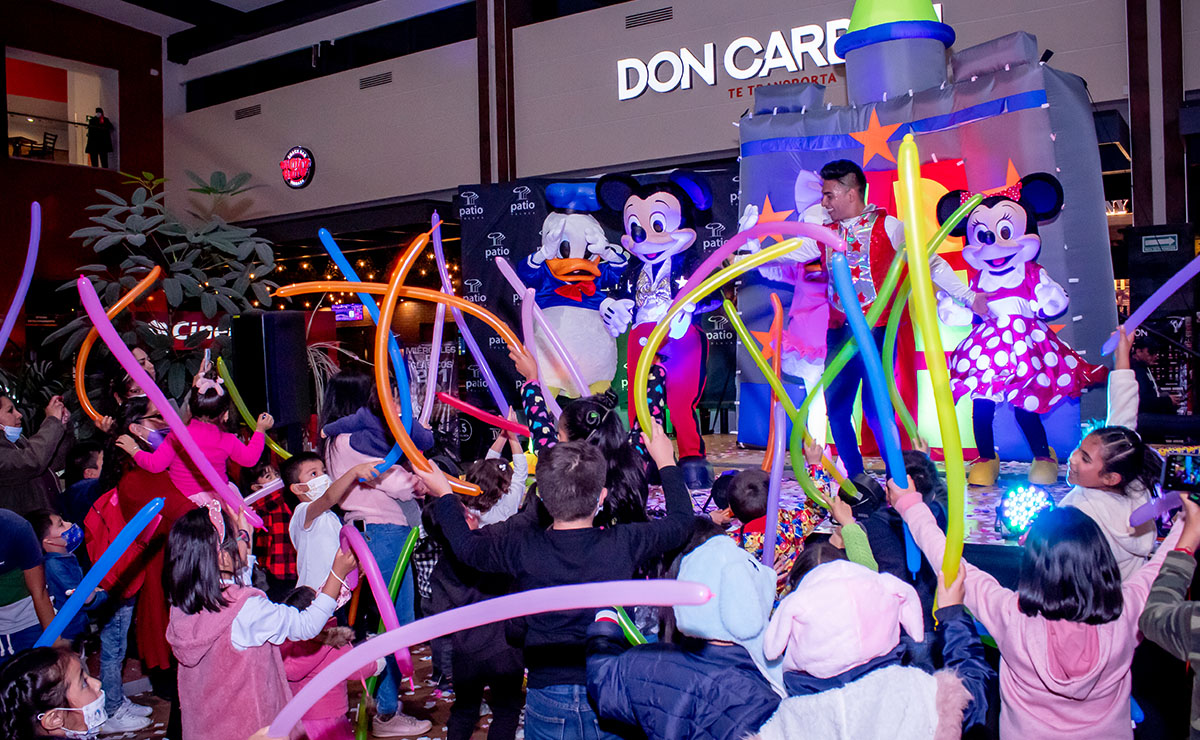Encendido del árbol y show navideño en Patio Toluca