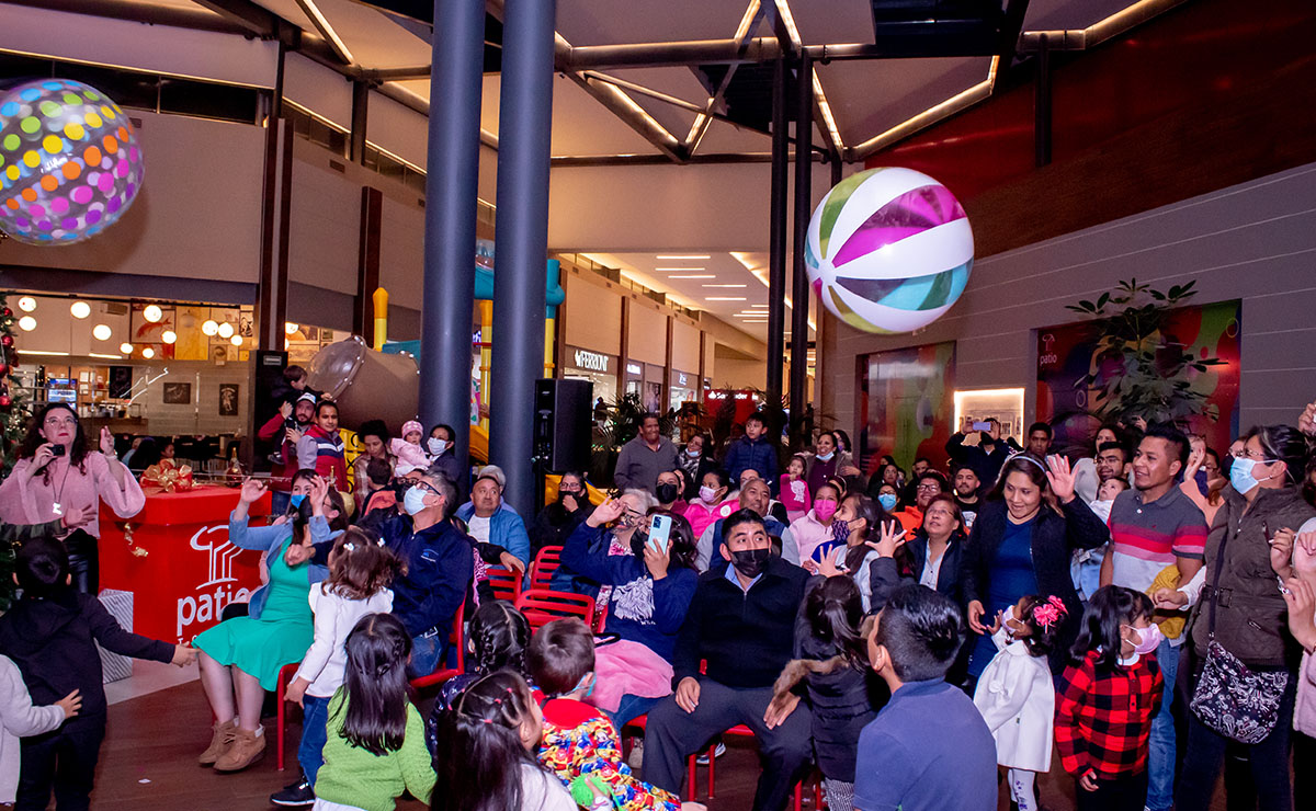 Encendido del árbol y show navideño en Patio Toluca