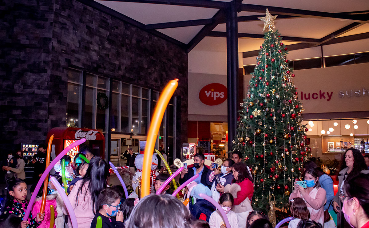 Encendido del árbol y show navideño en Patio Toluca