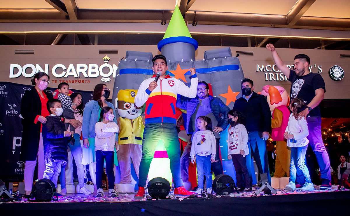 Encendido del árbol y show navideño en Patio Toluca