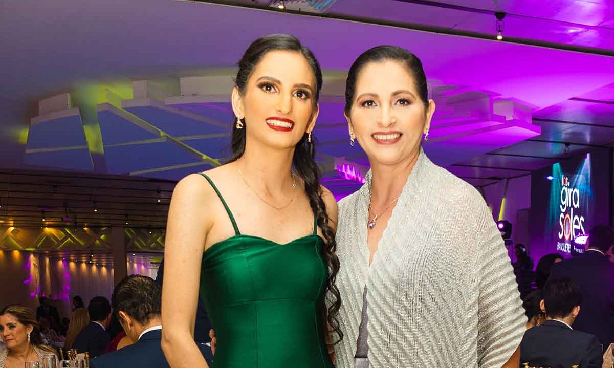 Familia de la novia. Nicole Camacho y Beatriz Camacho