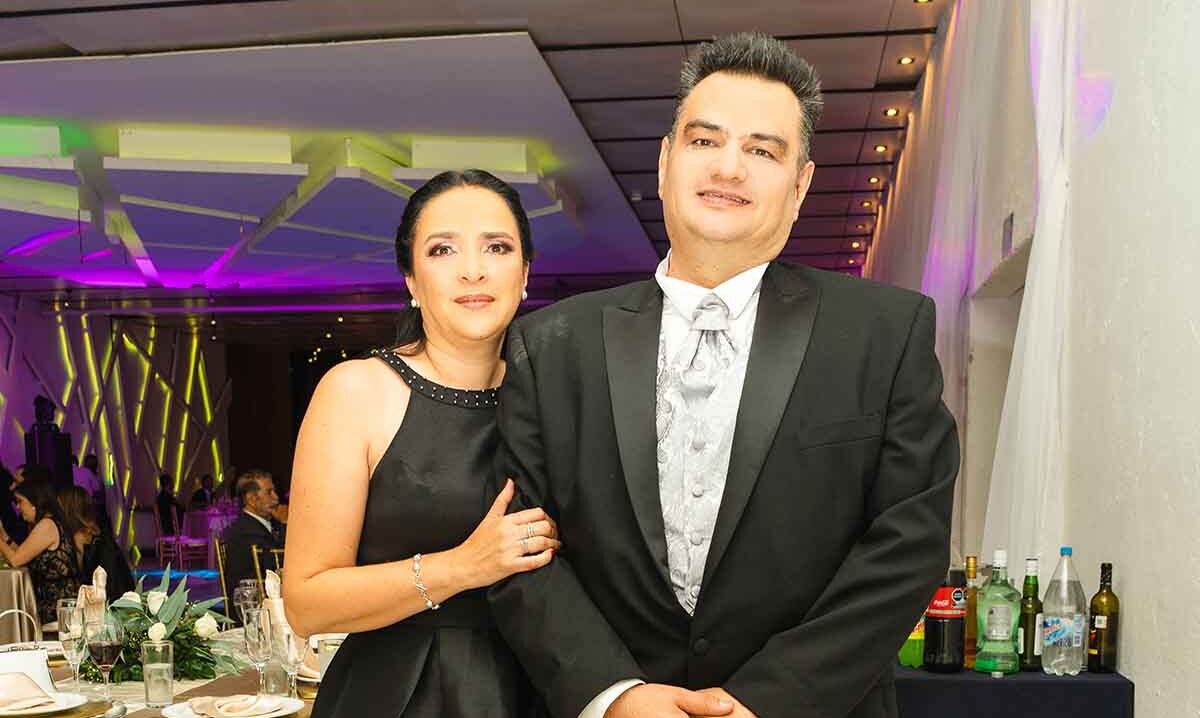 Sonia Reyes y el Dr. Ernesto Díaz, papá de la novia
