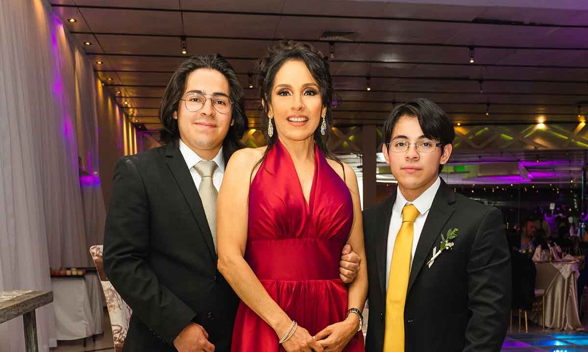 Familia del novio. José Cervantes, Gabriela Páez y Gabriel Cervantes