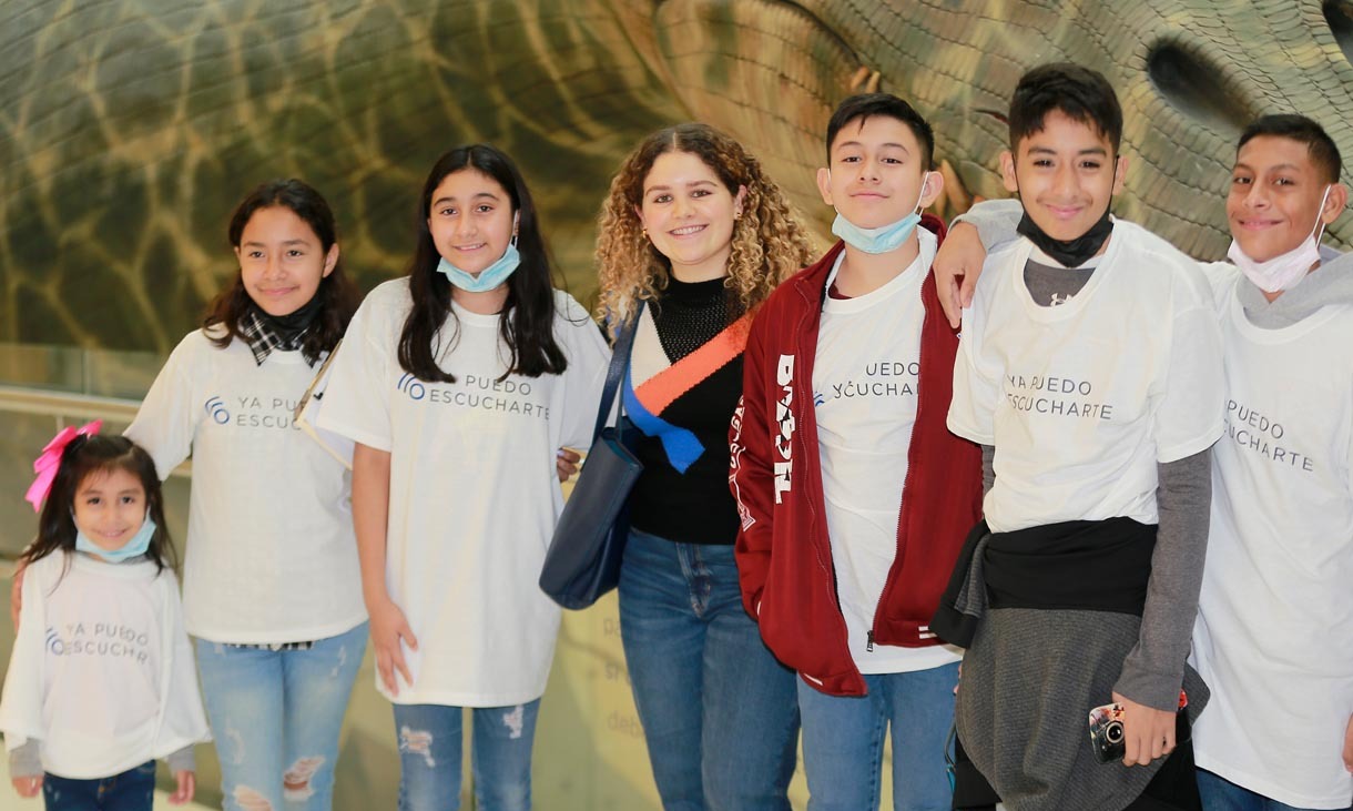 Niños y niñas de la Asociación Ya Puedo Escucharte en el Papalote Museo del Niño