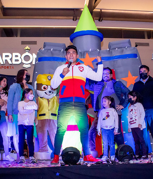Encendido del árbol y show navideño en Patio Toluca