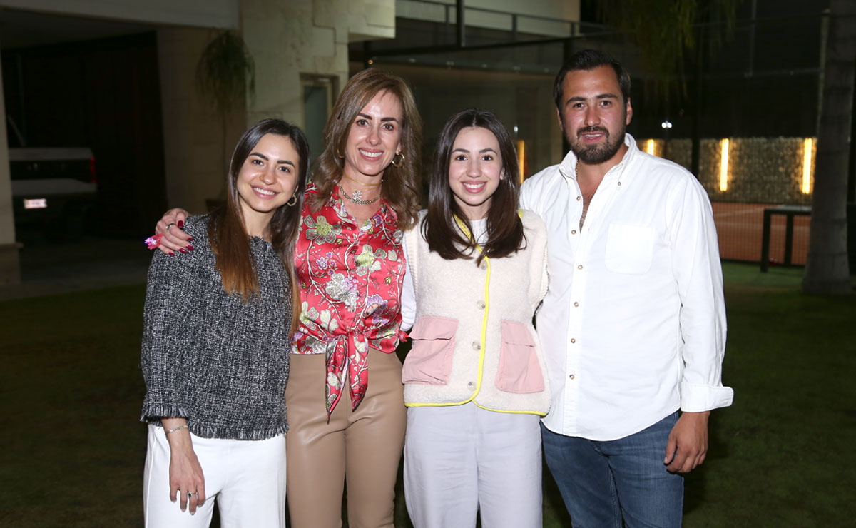 Daniela, Eva, Luisa y Jonathan