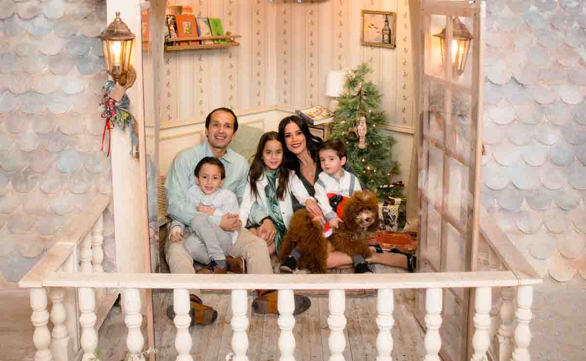 Daniela Villarrel acompañada de su familia / Fotos: Goga Photography