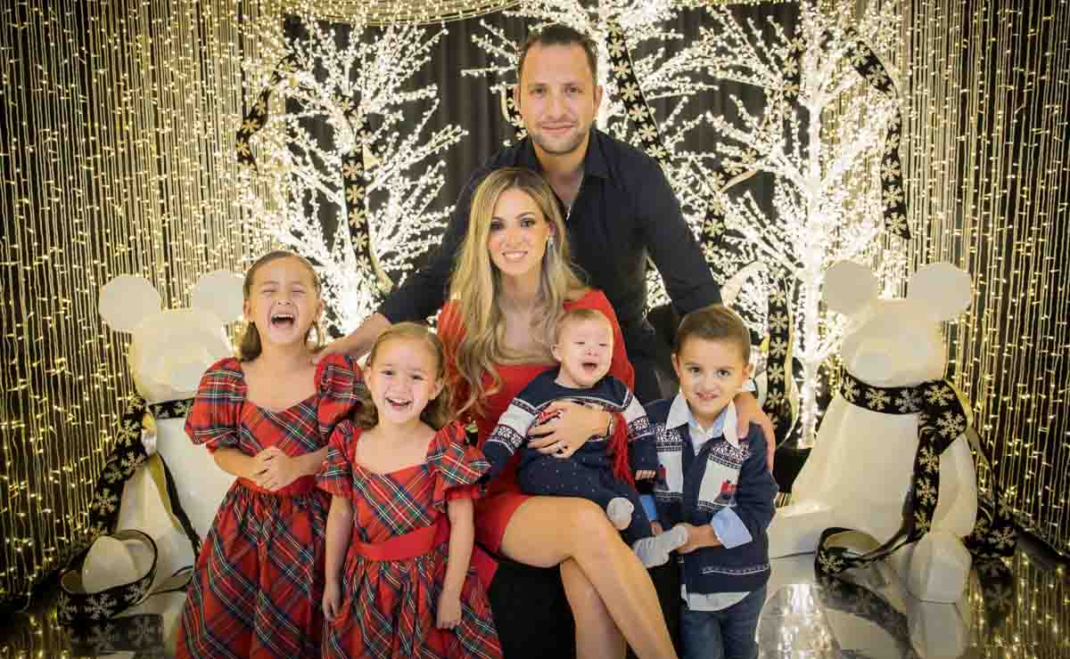 Diego Garza y Lucía López de Garza  junto a sus cuatro hijos / Fotos: Colibrí