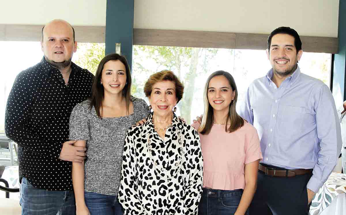 Carlos Urdaibay, Judith Collado, Silvia Heredia, Marcia Ramírez y Javier Collado / Fotos: José Chang