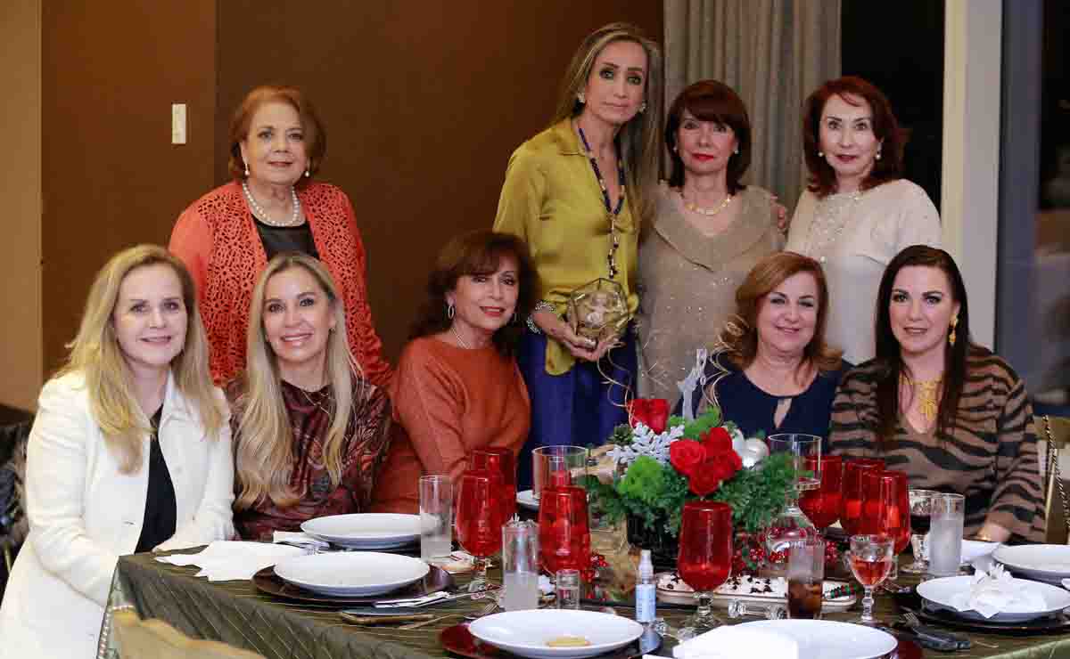 Irma Yolanda Rmz, Rosy Montes, Magdalena García, Doris Rosani, Alexandra Castro, Carmen Bortoni, Hannia Bortoni, Jenny Cavazos y Marlene Davila / Fot
