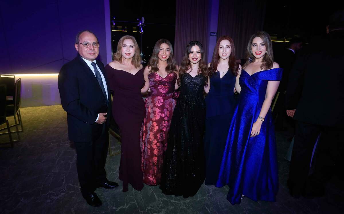 Jesús Oribe, Leticia Bueno, Marcela Uribe Renata Uribe, Mariana Uribe y Alejandra Uribe