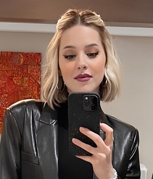 Mariana Rodríguez y cómo llevar un mini vestido negro esta temporada (Foto: Instagram)