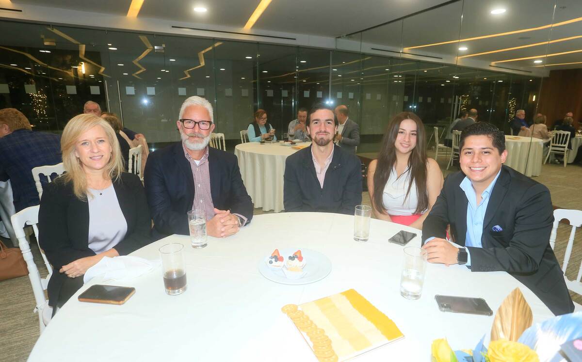 Mary José Pozas de Marcos, Roberto Posas, Rodrigo García,  Nidia Garza y Gustavo Fernández