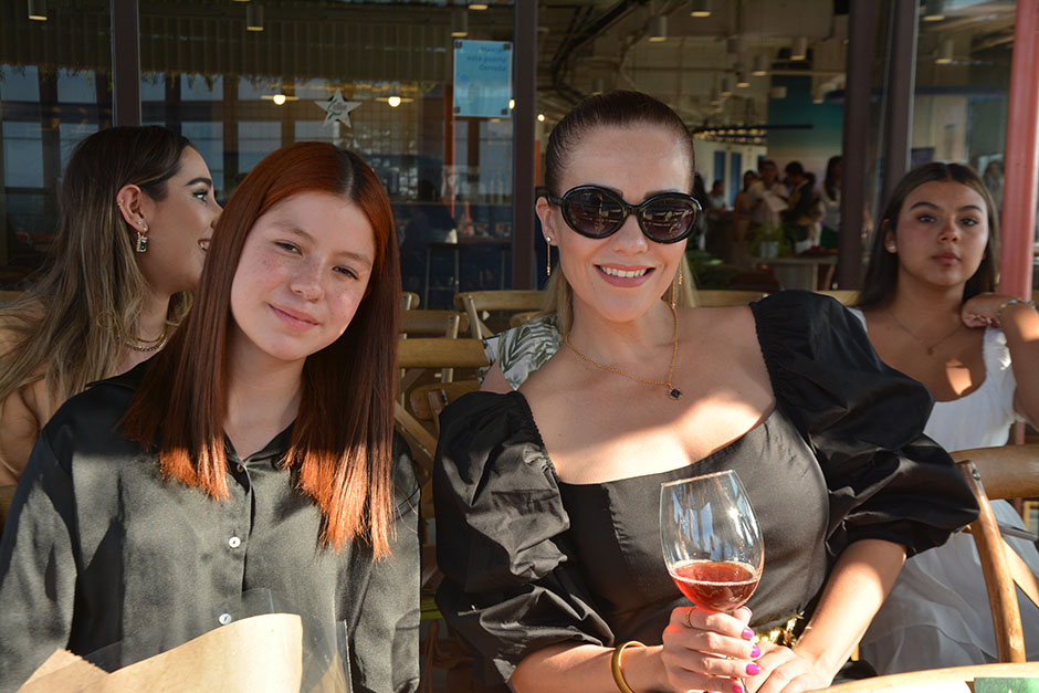 Sofía Olivas y Mirna González