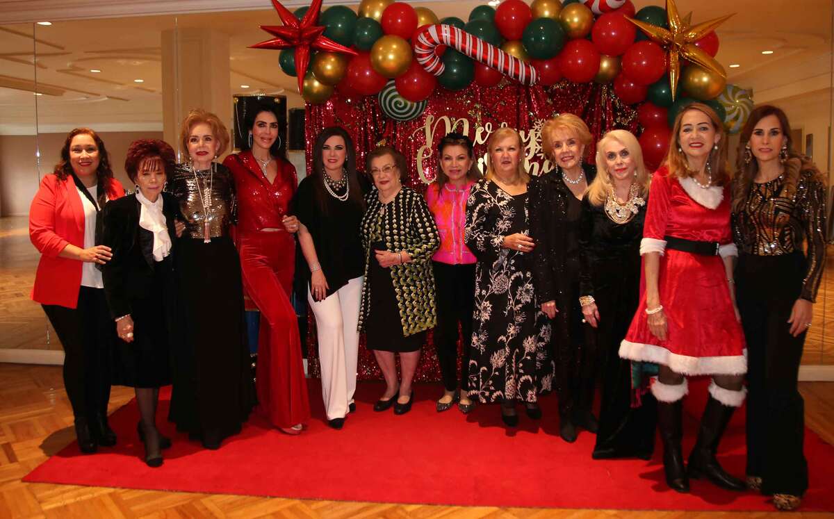 Amigas de MARCO celebrando su tradicional posada