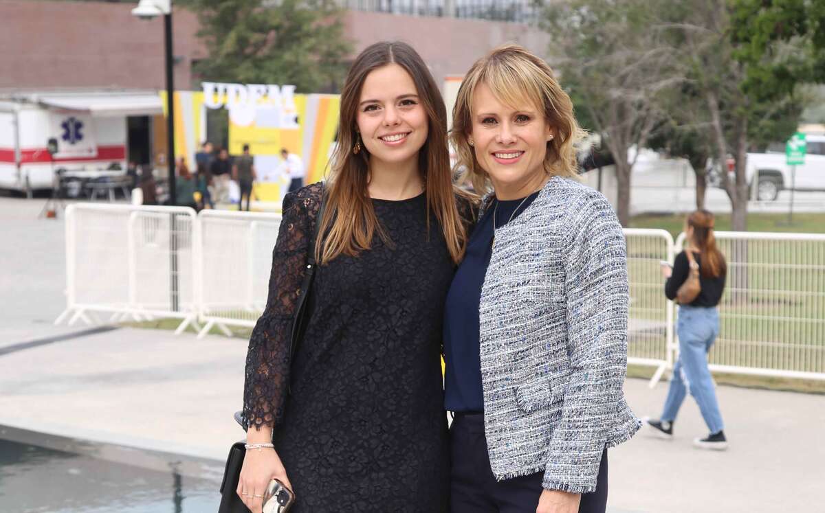 Ana Karen Williams y Eva de Williams