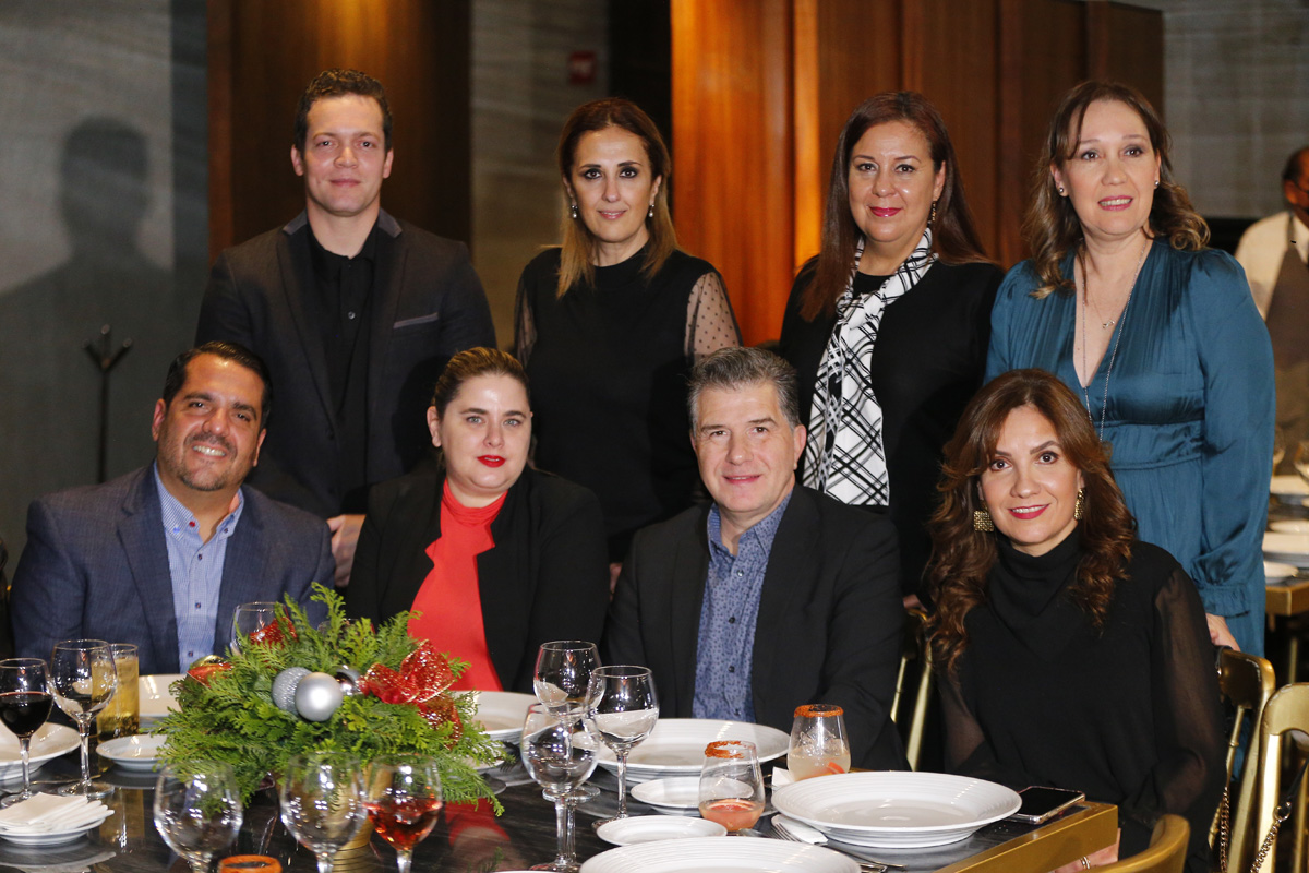 Violeta Cento, Victor Piñeiro, Alex Aguilera, Claudia González, David Manllo, Sara Riojas, Martha Garza e Imelda  González