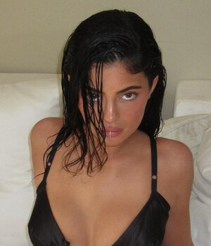 Kylie Jenner, la reina del invierno con este bikini de vinilo (Foto: Instagram)