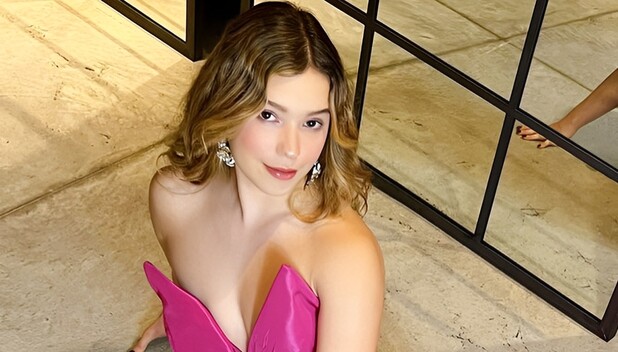 Mía Rubín y el mini vestido Barbiecore con bustier para fin de año (Foto: Instagram)