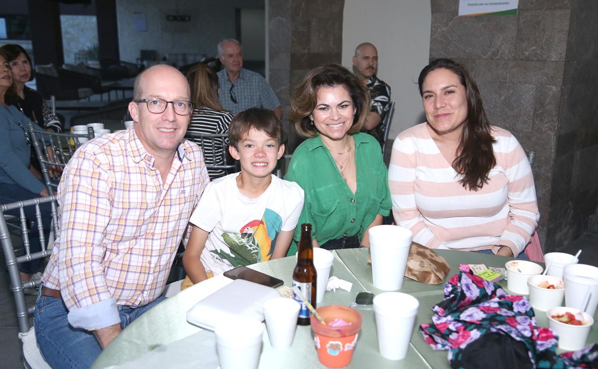 Jeremy, Thomas, Paola y Pily