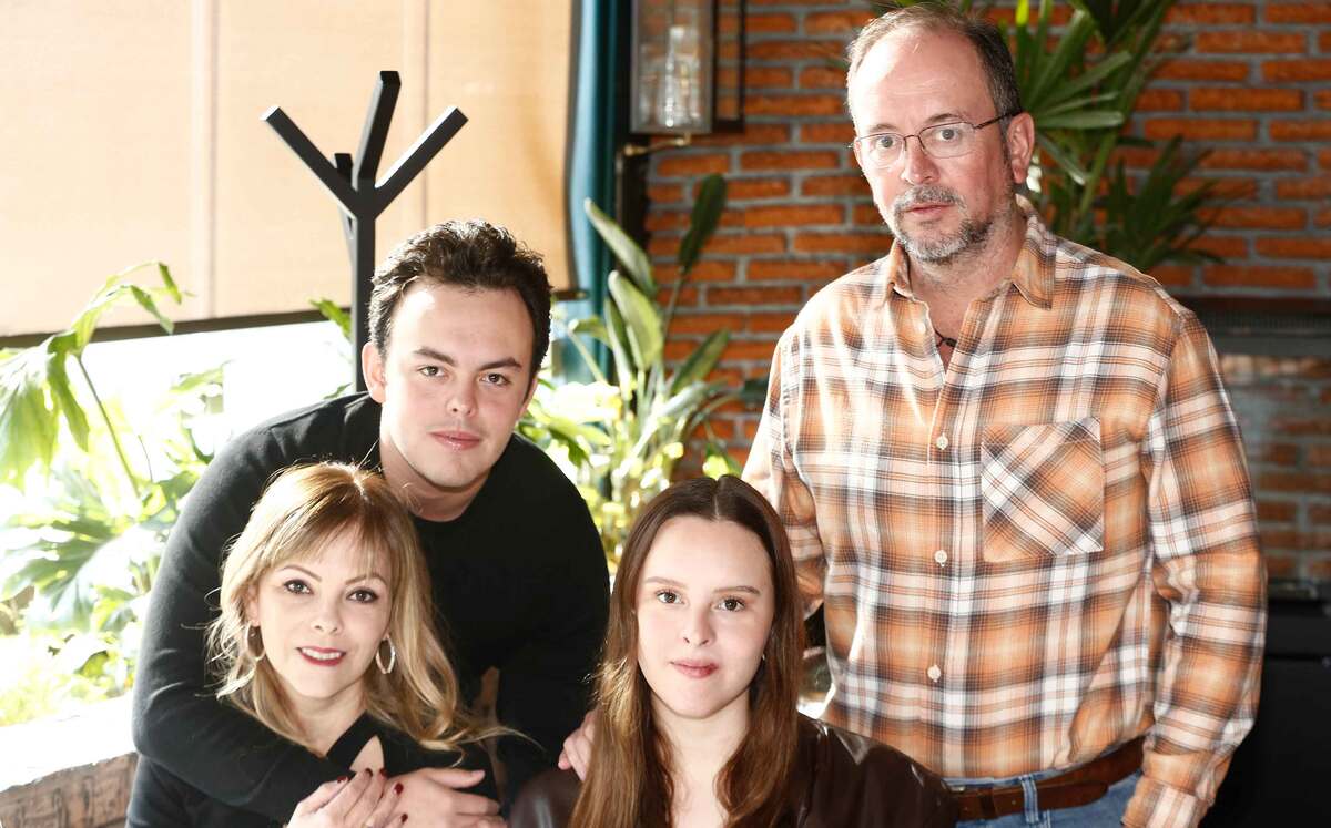 Alejandro Olvera, Alejandro Olvera, Pina Velazquez y Natalia Olvera