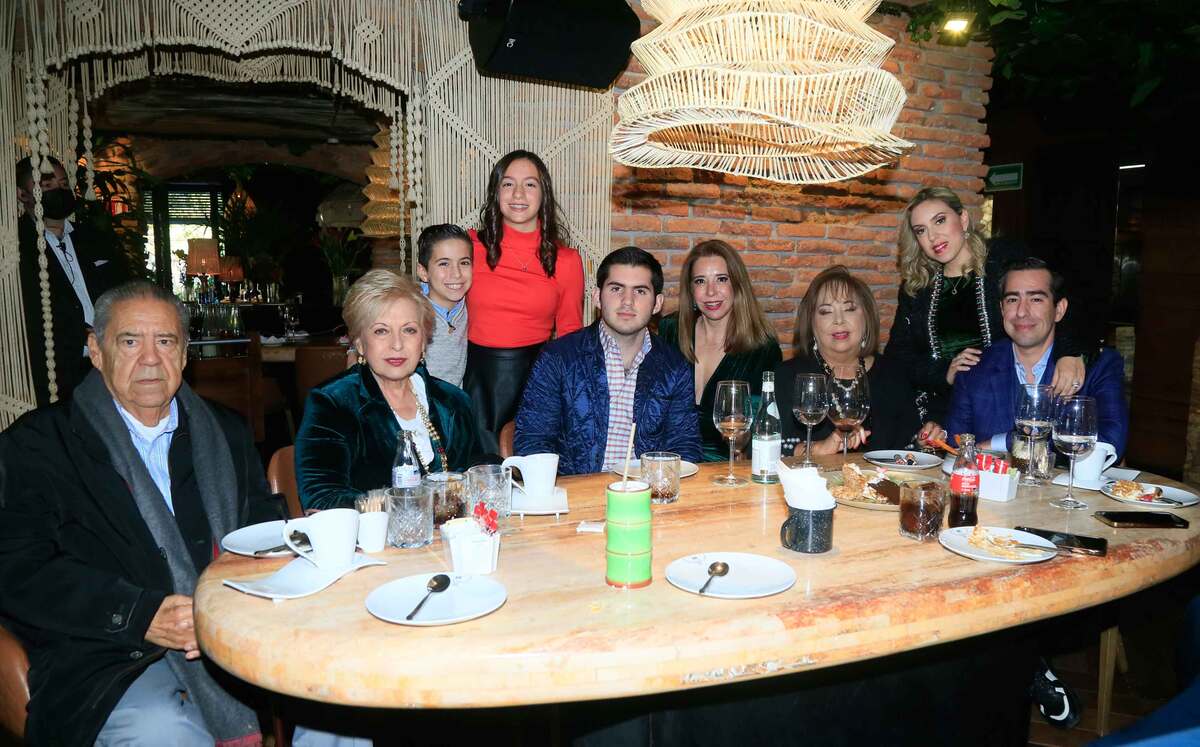 Carlos García, Paty García, Tino Carmona, Isabela Carmona, Efrain González, Ana Carmona, Rosy de Carmona, Paty de Carmona y Tino Carmona