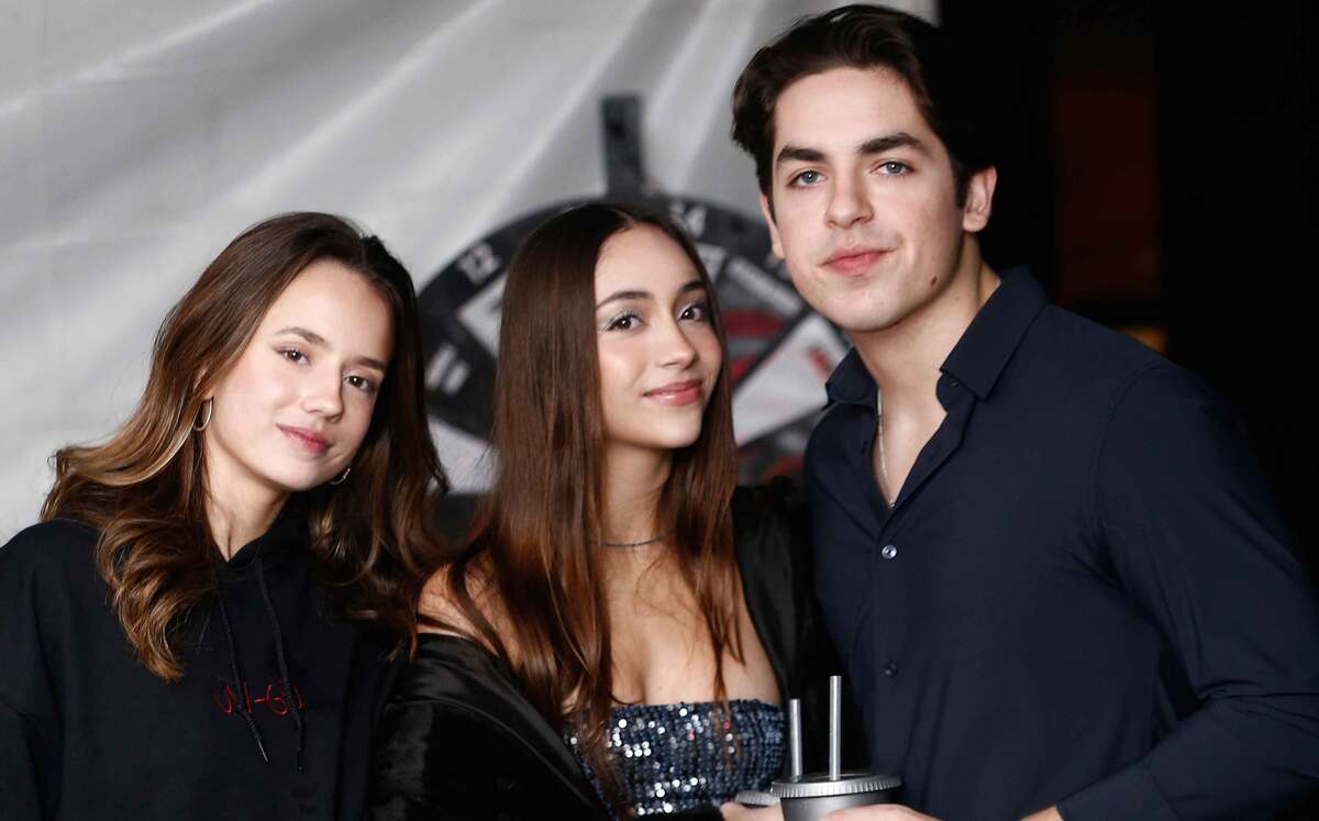 Fernanda Mayer, Eugenia Zurita y Adrián Ramos