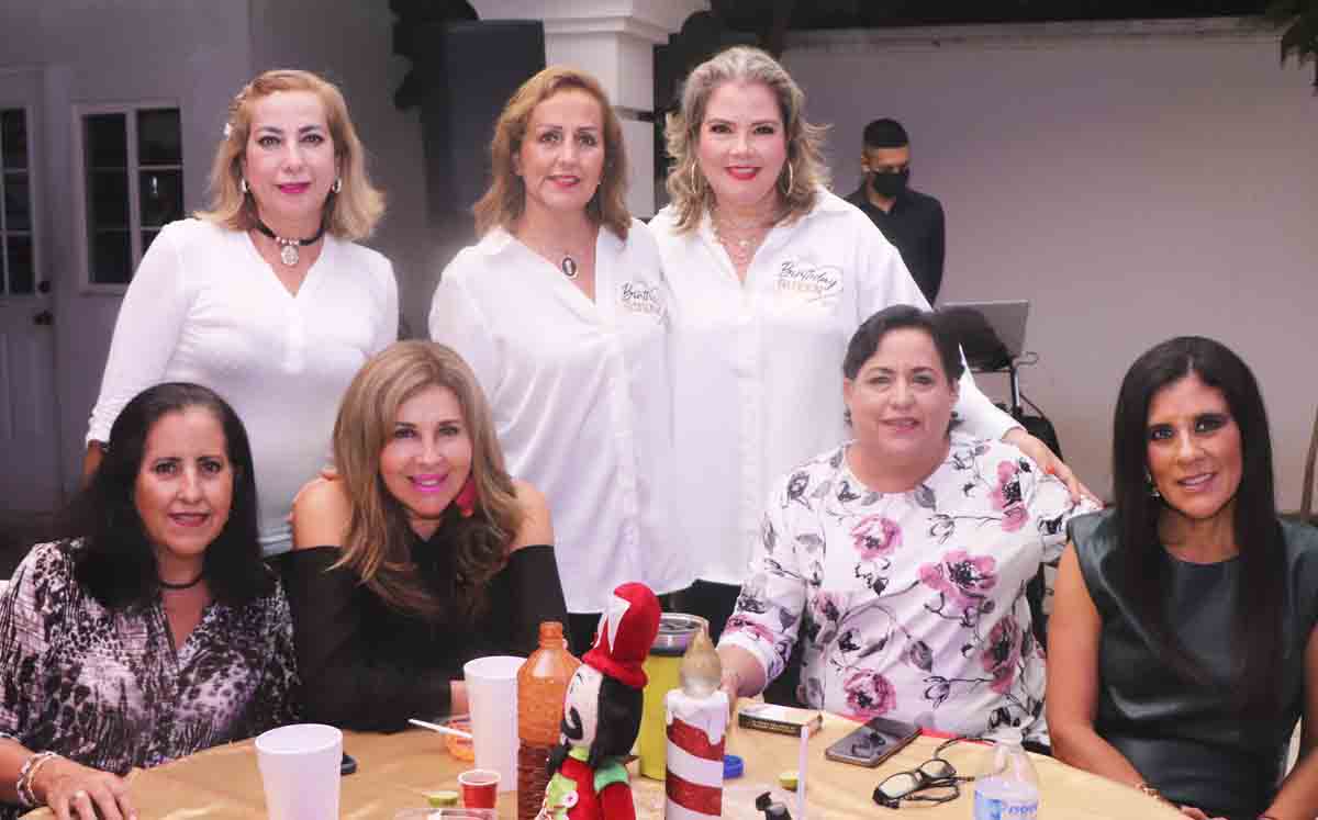 Susana y Geraldine con sus invitadas / Fotos: Dennis Hernández